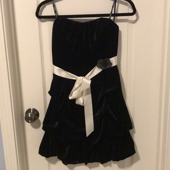 Xoxo strapless black prom dress - Picture 1 of 3